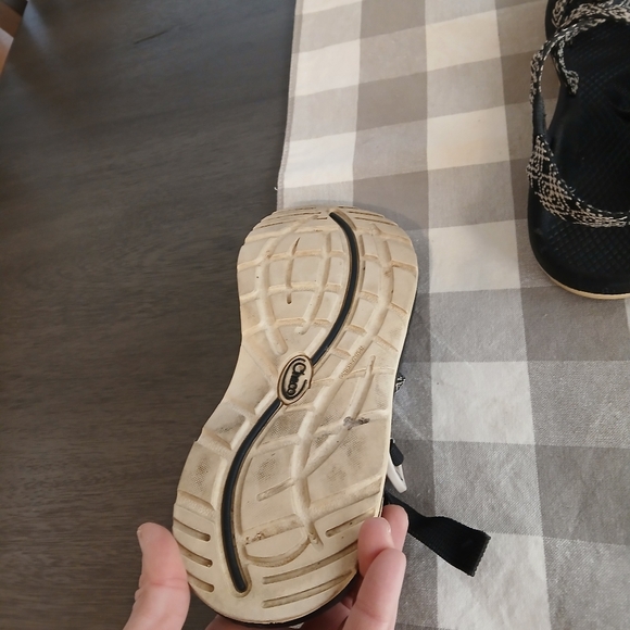 Chaco Black and White Sandals Size 8.5 Womans Like New - Picture 4 of 6